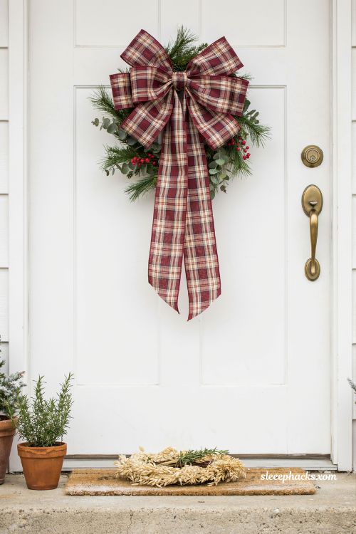 Christmas door hanger ideas grinch neon gifts dark door