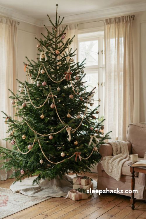 17 Coquette Christmas Tree Ideas That Look Dreamy and Perfect - Sleep ...