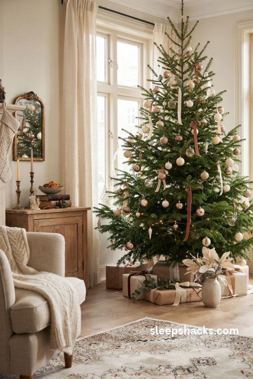 Fancy christmas tree with elegant gold ornaments and warm ivory decor