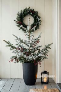 15 Stunning Outdoor Christmas Planters for a Cozy Front Porch