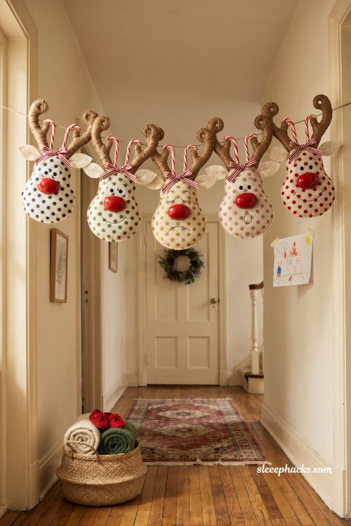 Rustic Christmas door hanger ideas wood buffalo check greenery